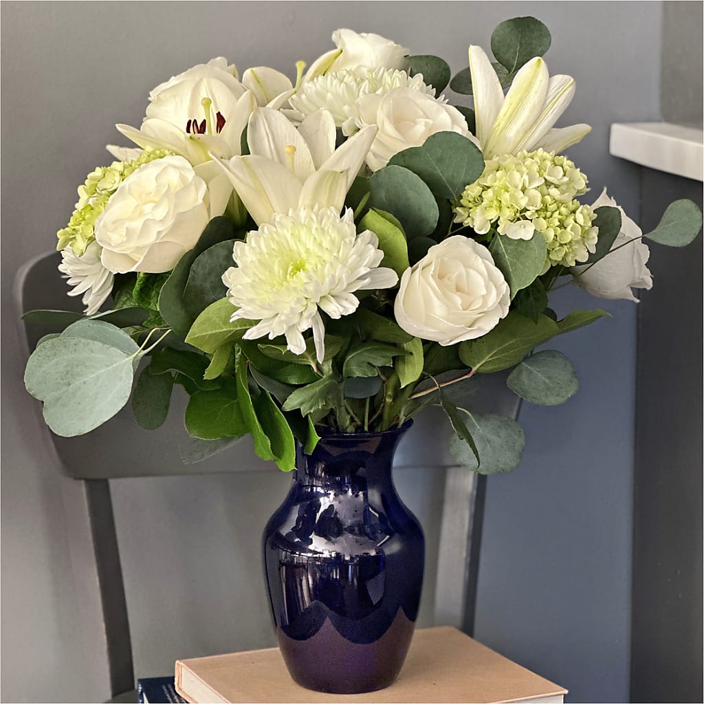 Snowy Dreams Bouquet –  Party Evolution Llc, Tampa FL
